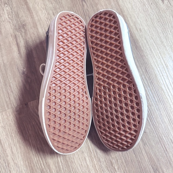 VANS - Picture 4 of 7
